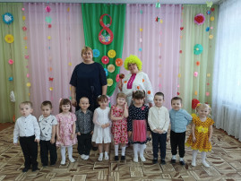 Праздники, посвященные Международному женскому дню в первой младшей и второй младшей группах! Праздники, посвященные Международному женскому дню в первой младшей и второй младшей группах!.